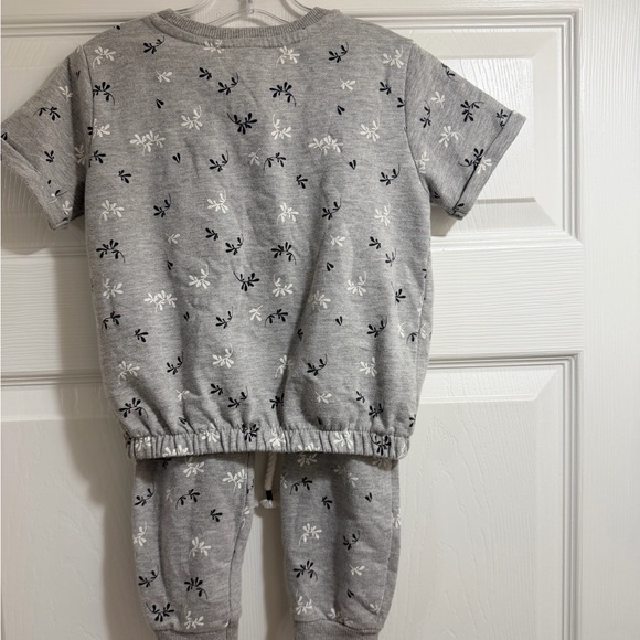 Jessica Simpson Heather Gray Kids 2pc outfit. - Picture 2 of 3